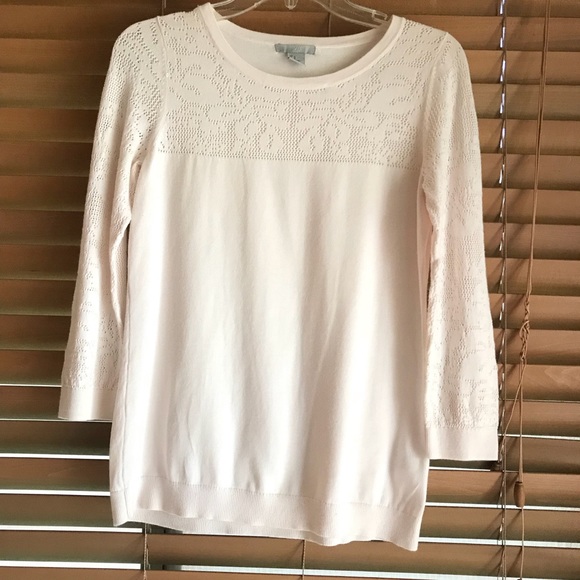 H&M Tops - White H&M 3/4 sleeve shirt with beautiful detail.